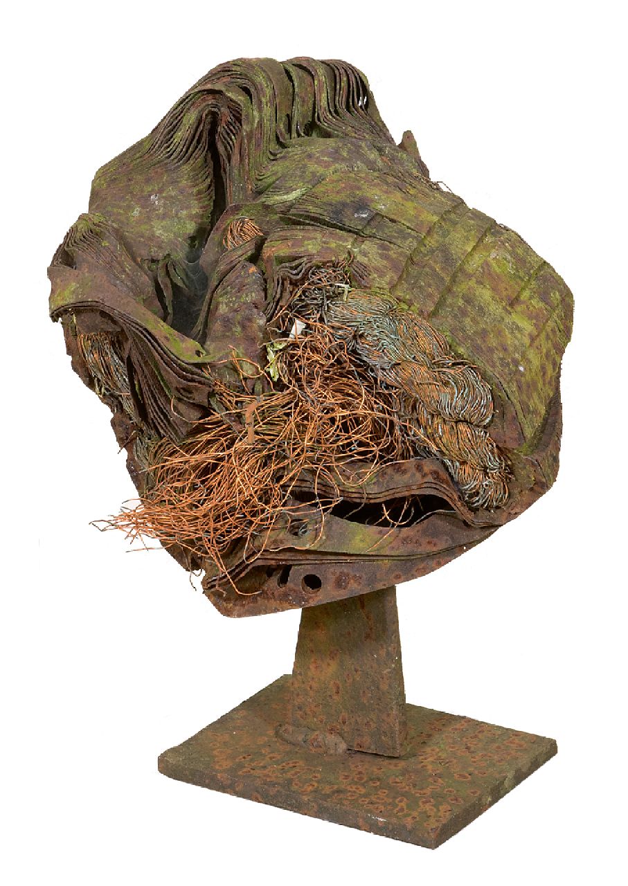Niermeijer Th.  | Theo Niermeijer | Sculptures and objects offered for sale | Bird, iron, synthetic material, rope 27.4 x 21.0 cm