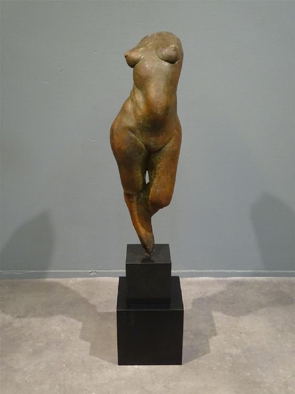 Dirix J.  | Jos Dirix, Female nude, bronze 92.5 x 29.0 cm, signed on the bottom of the right leg