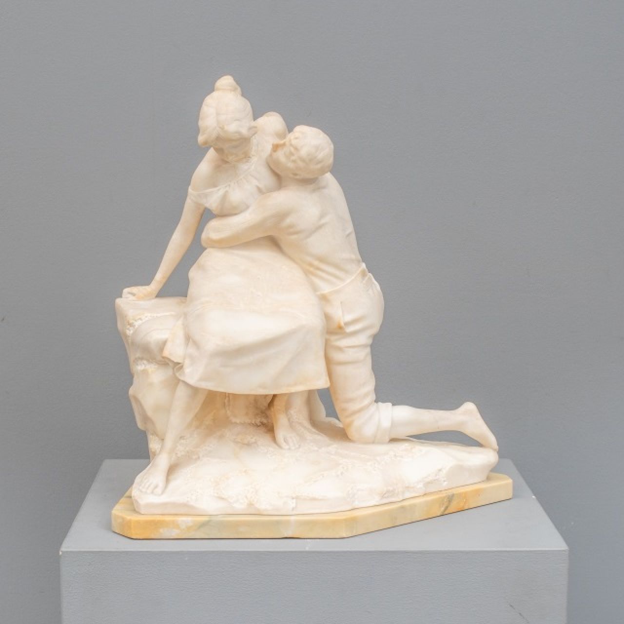 Seger E.  | Ernst Seger | Beelden en objecten te koop aangeboden | Liebeswerbung, albast 49,0 x 48,0 cm