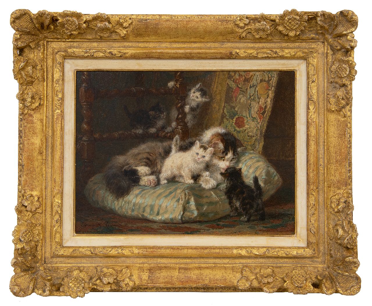 Ronner-Knip H.  | Henriette Ronner-Knip | Schilderijen te koop aangeboden | Moederpoes met spelende kittens op zijden kussen, olieverf op paneel 24,5 x 32,6 cm, gesigneerd linksonder