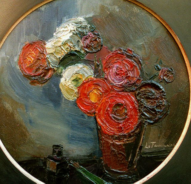 Fauconnier H.V.G. Le | A still life with dahlias, oil on canvas, round 35.5 cm, signed l.r.