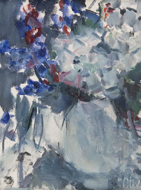 Milène Wolters-Schweitzer | A still life with flowers, oil on canvas, 39.8 x 29.9 cm, signed l.r. and on the stretcher and dated 2014 on the stretcher