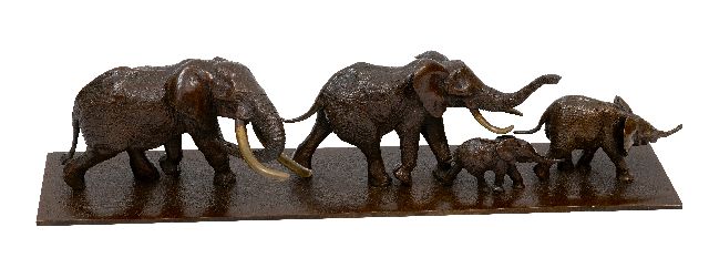 Mathews T.O.  | Group of four elephants, bronze 13.0 x 54.5 cm, signed and witn number 6/10 on the base and dated '85