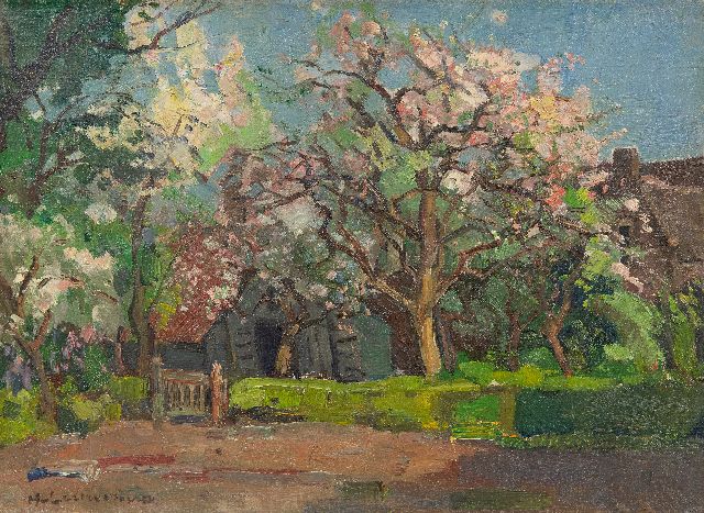 Henk van Leeuwen | Bloesembomen bij een boerderij, olieverf op doek, 30,2 x 40,4 cm, gesigneerd l.o.