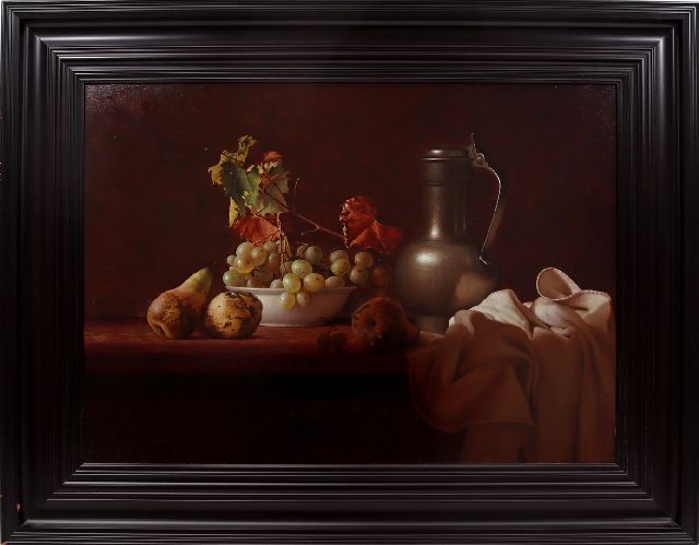 Andreas Gyula Bubarnik | Stilleven van fruit en tinnen kan op een tafel, olieverf op paneel, 50,0 x 70,0 cm, gesigneerd l.o.