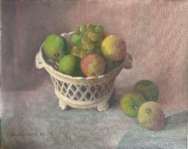 Sarika Góth | Stilleven met fruit in een witte mand, olieverf op doek, 40,0 x 49,8 cm, gesigneerd l.o. en gedateerd 1984